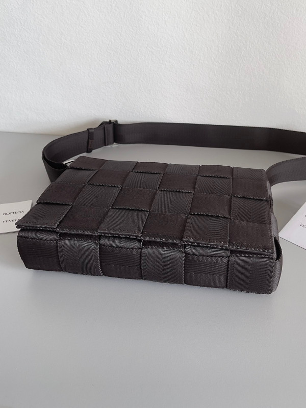 bo*te*ga Ve*ne*ta cassette webbing