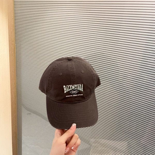 Ba*len*cia*ga logo cap