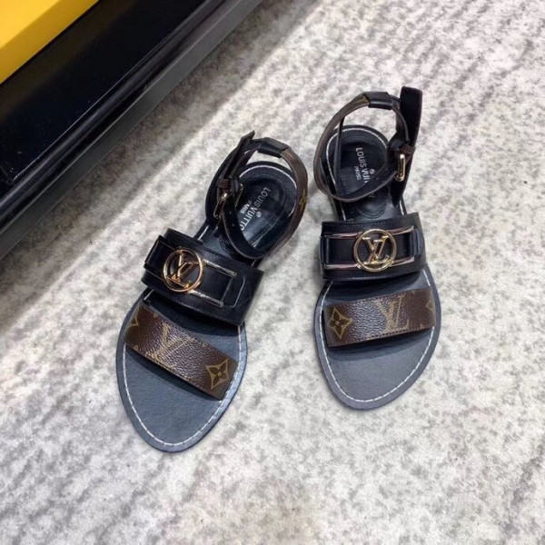 l0*is V*t0n academy flat sandal