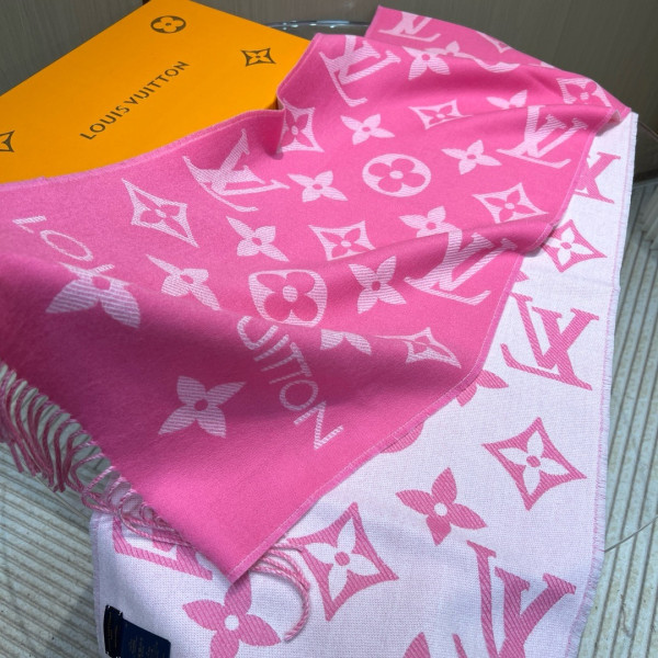 l0*is V*t0n essential scarf