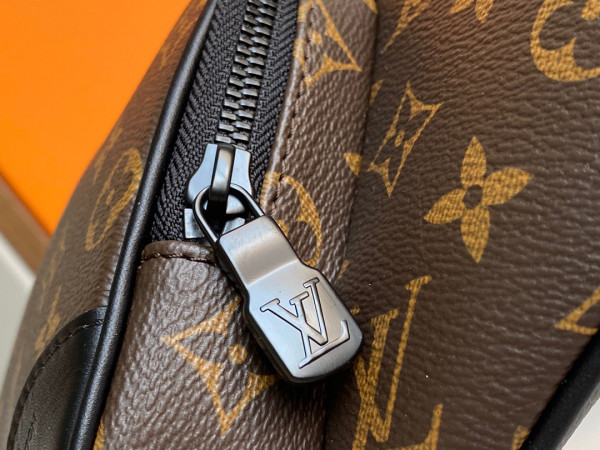 l0*is V*t0n christopher bumbag