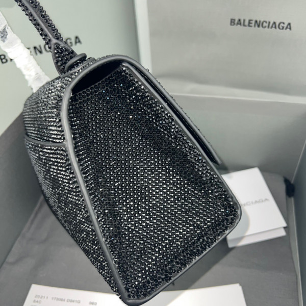 Ba*len*cia*ga hourglass