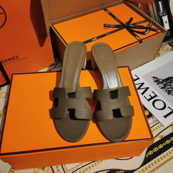 H**mes oasis sandal