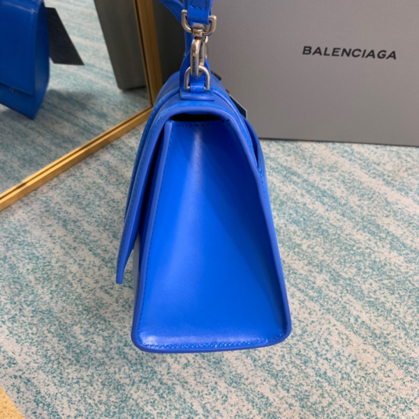 Ba*len*cia*ga hourglass