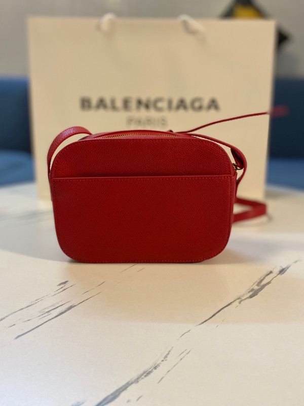 Ba*len*cia*ga everyday camera bag xs