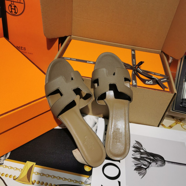 H**mes oasis sandal