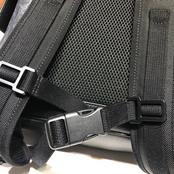 G*u*i backpack