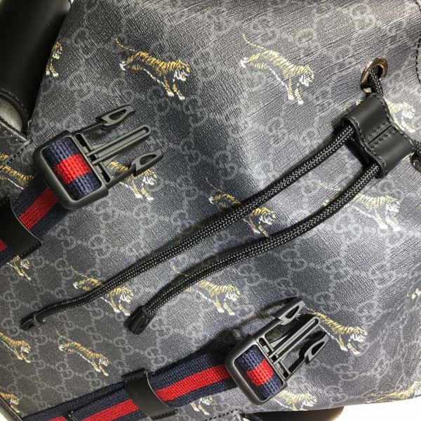 G*u*i backpack