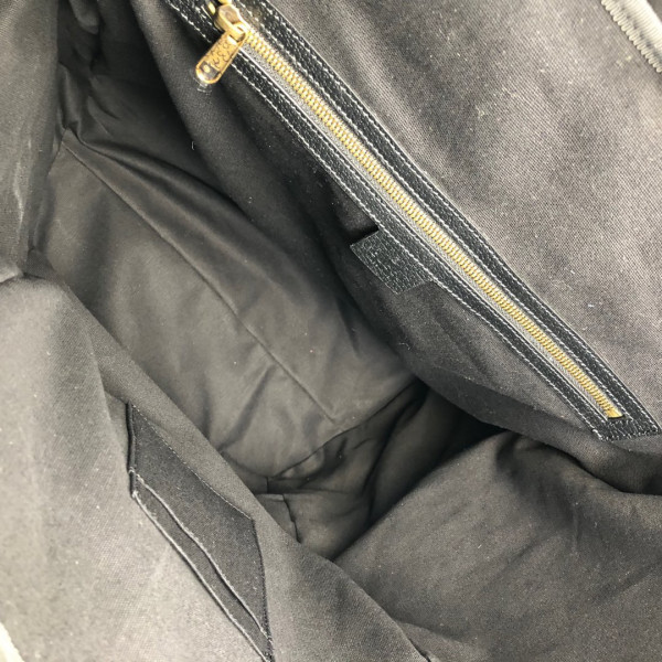 G*u*i backpack