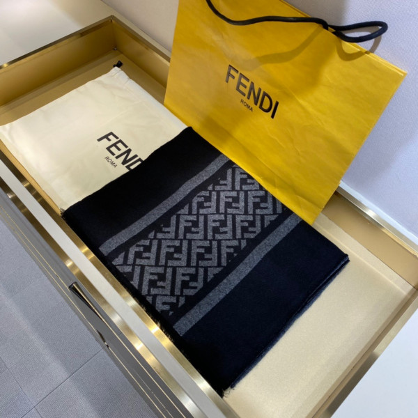 F**di scarf