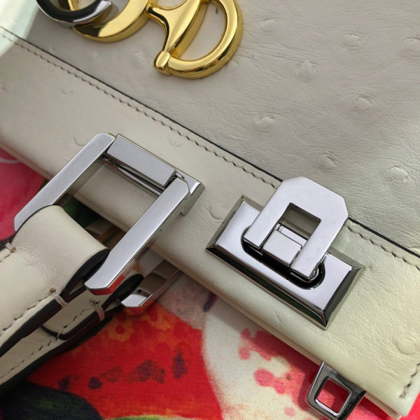 G*u*i zumi small top handle bag