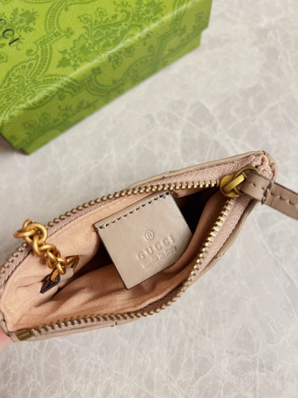 G*u*i gg marmont matelassé key case