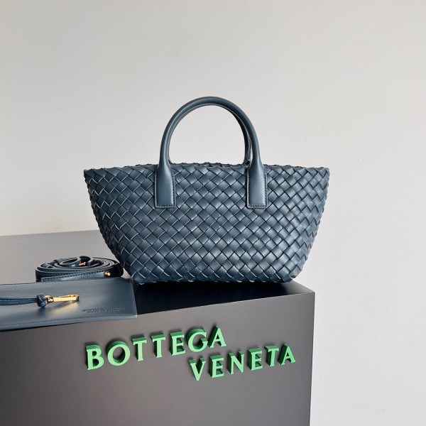 bo*te*ga Ve*ne*ta mini cabat