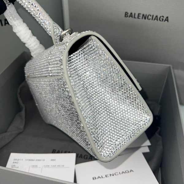 Ba*len*cia*ga hourglass