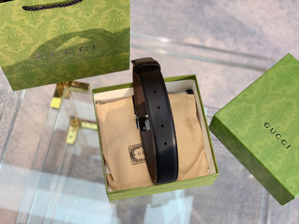 G*u*i reversible belt with square g buckle