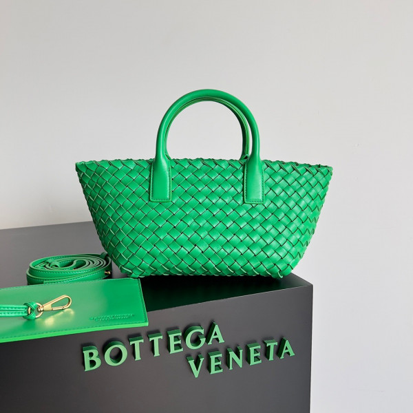 bo*te*ga Ve*ne*ta mini cabat