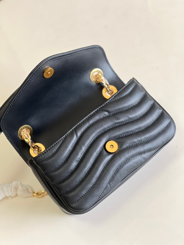 l0*is V*t0n new wave chain bag pm
