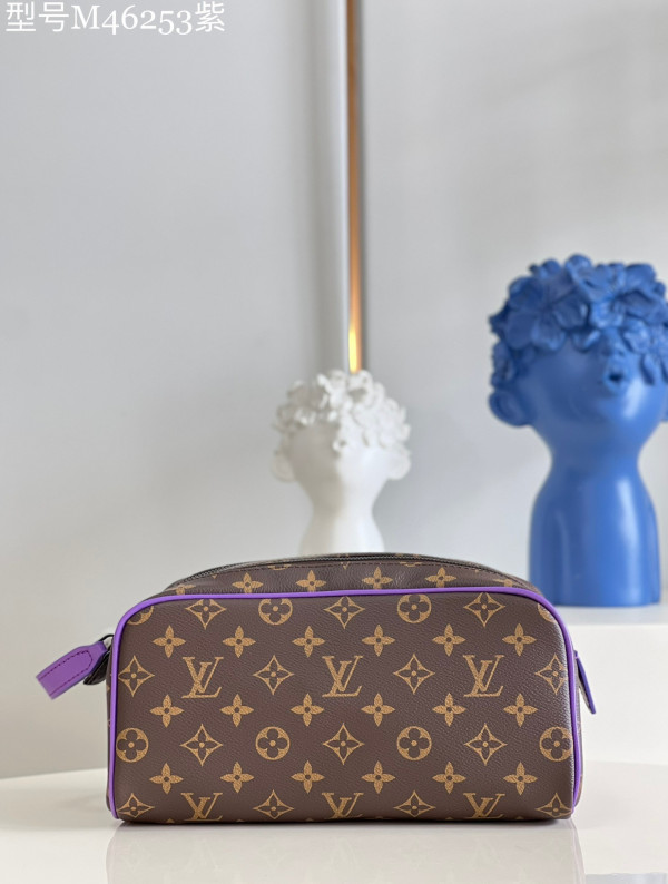 l0*is V*t0n dopp kit toilet pouch