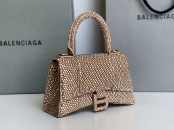 Ba*len*cia*ga hourglass