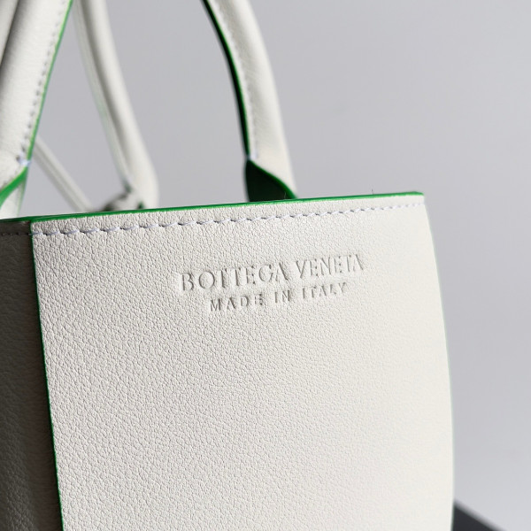 bo*te*ga Ve*ne*ta small arco tote bag