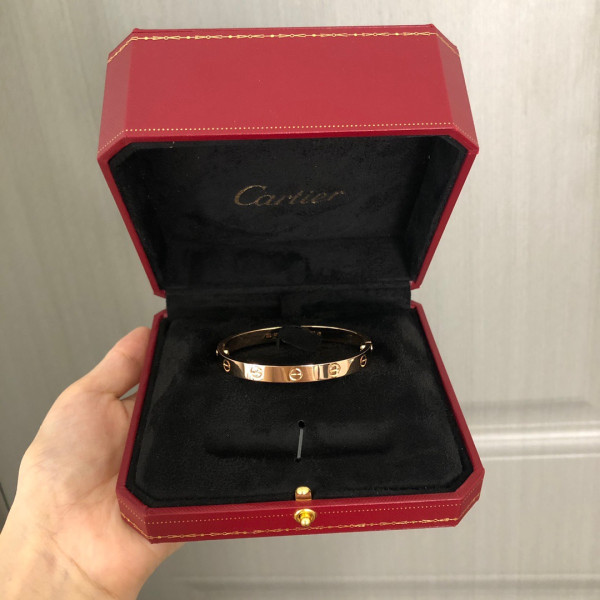 Ca*t*er  bracelet
