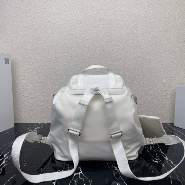 Pra*a re-nylon medium backpack-32-15-30cm