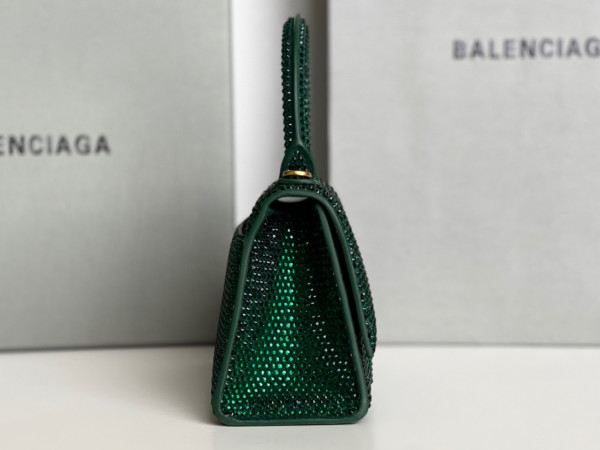 Ba*len*cia*ga hourglass