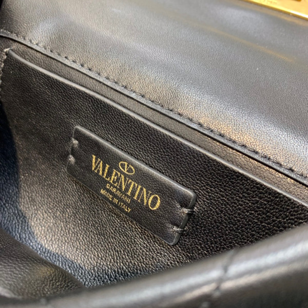 VALENTINO ONLINE EXCLUSIVE SMALL ROMAN STUD THE SHOULDER BAG WITH CHAIN