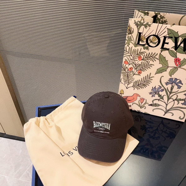 Ba*len*cia*ga logo cap