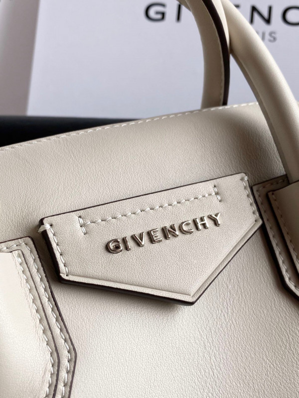 GIENVCHY ANTIGONA SOFT