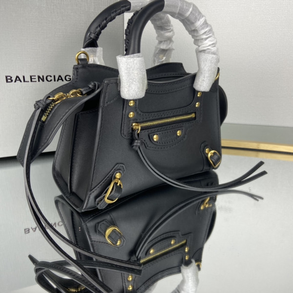 Ba*len*cia*ga neo classic mini top handle bag