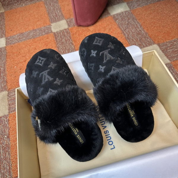 l0*is V*t0n sandals