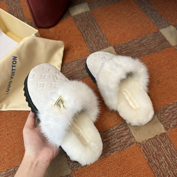l0*is V*t0n sandals