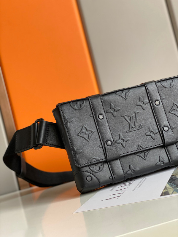 l0*is V*t0n trunk slingbag