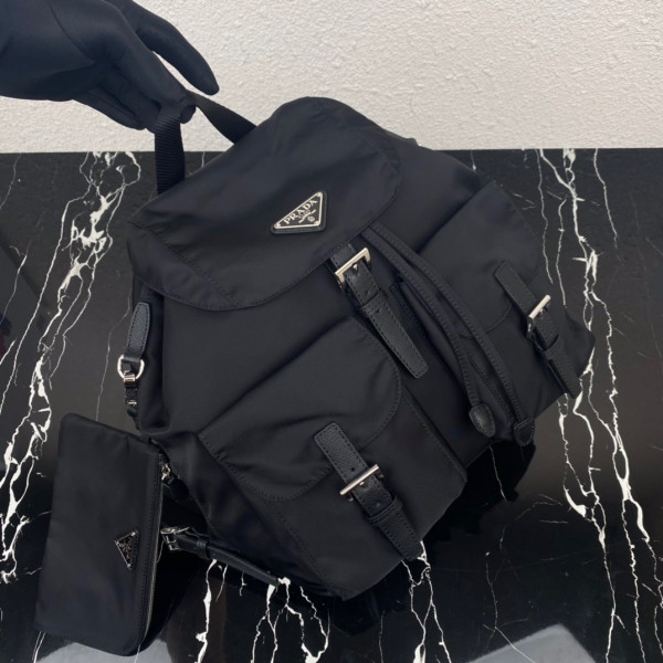 Pra*a re-nylon medium backpack-32-15-30cm