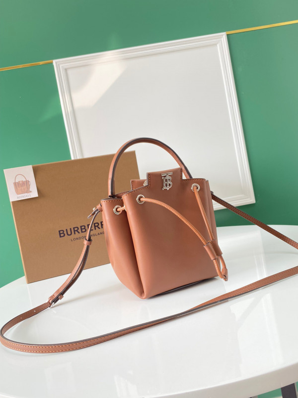 B**rry bucket bag