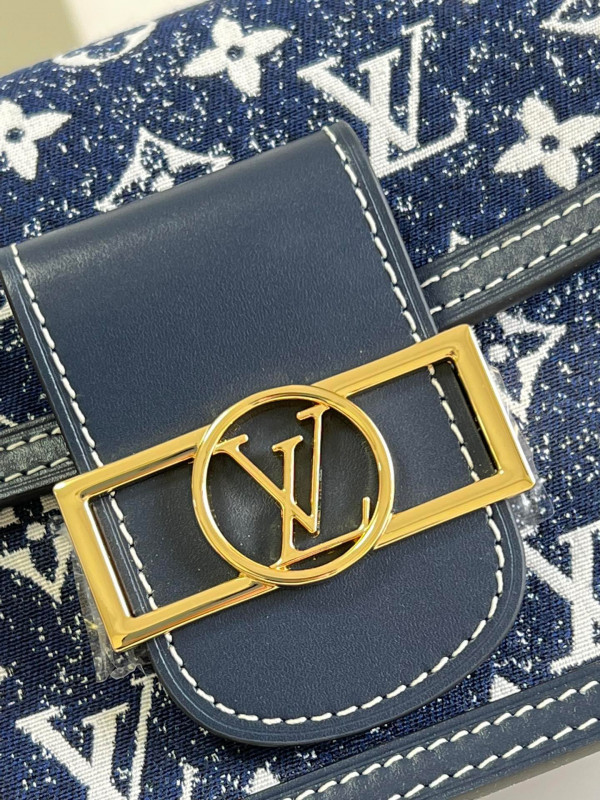 l0*is V*t0n dauphine mini