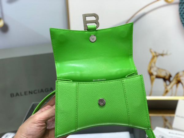 Ba*len*cia*ga hourglass