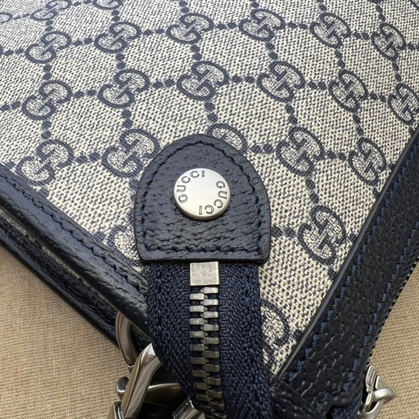 G*u*i messenger bag with interlocking g