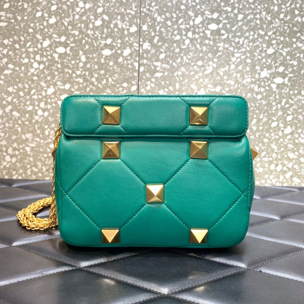 VALENTINO ONLINE EXCLUSIVE SMALL ROMAN STUD THE SHOULDER BAG WITH CHAIN