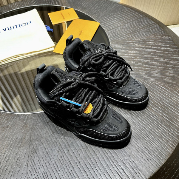 l0*is V*t0n trainer sneaker