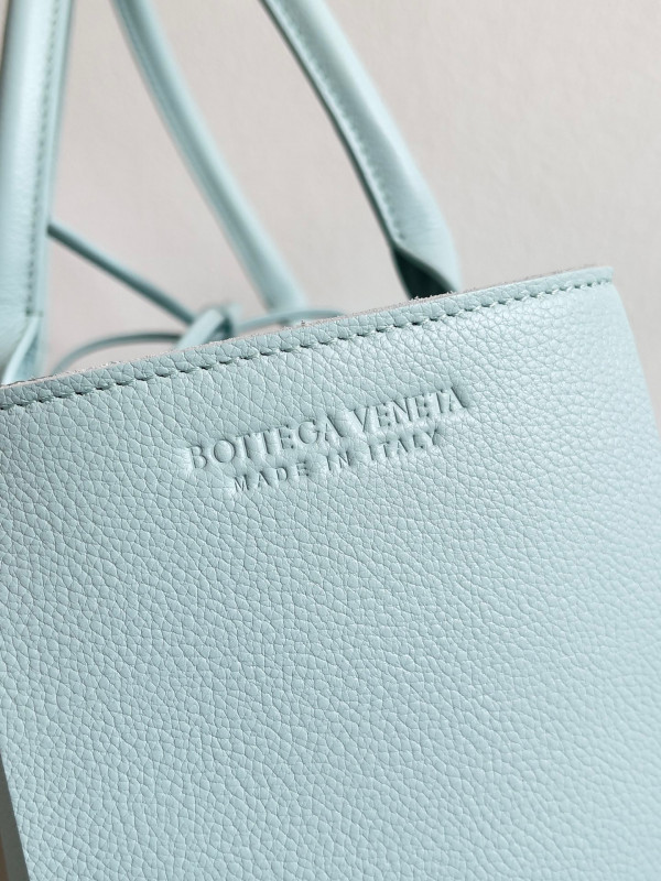 bo*te*ga Ve*ne*ta arco medium tote
