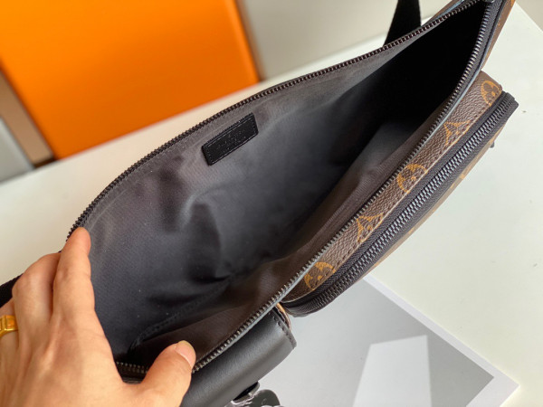 l0*is V*t0n christopher bumbag