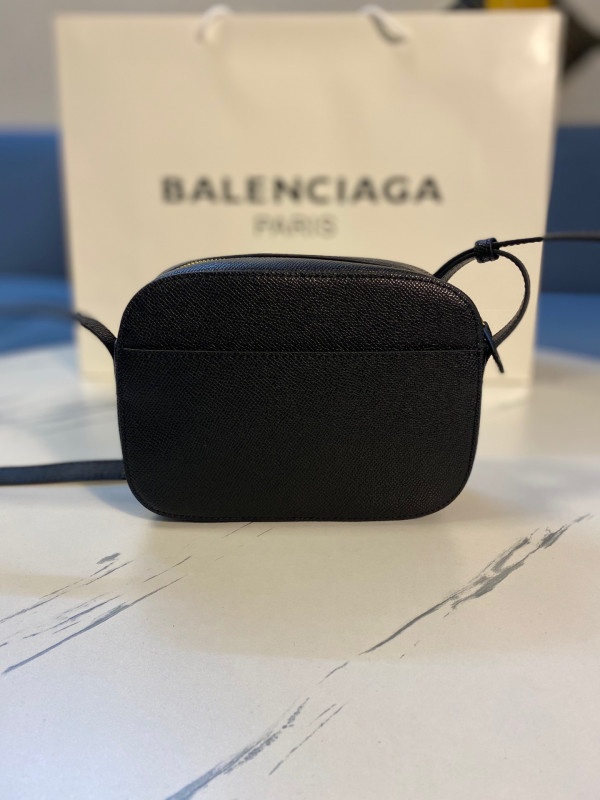 Ba*len*cia*ga everyday camera bag xs
