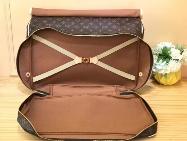 l0*is V*t0n hunting bag