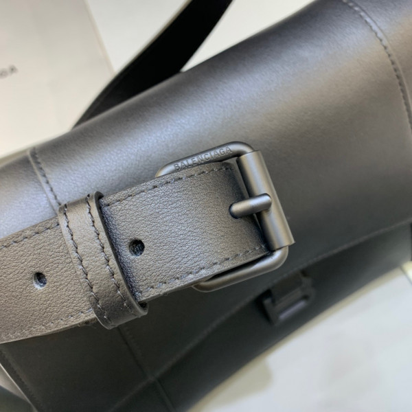 Ba*len*cia*ga downtown medium shoulder bag
