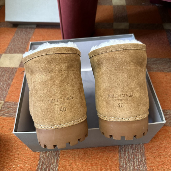 Ba*len*cia*ga alaska fur bootie