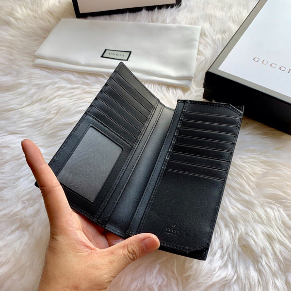 G*u*i long wallet