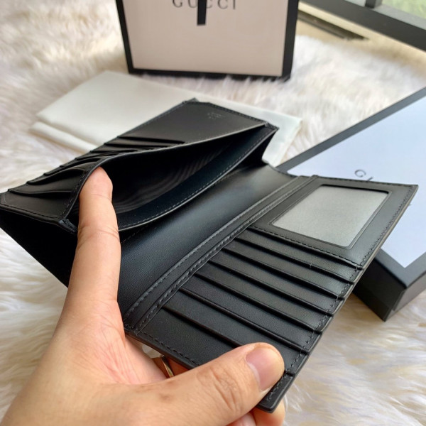 G*u*i long wallet