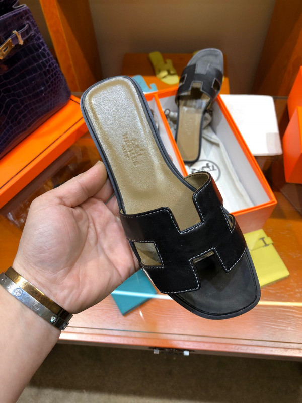 H**mes sandals